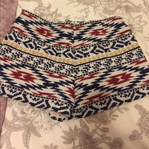 Zara Trafaluc Beautiful Tribal Patterned Shorts - Picture 2 of 3